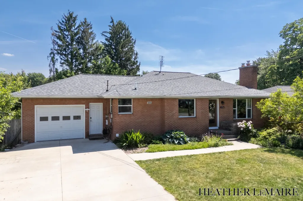 3706 Navaho Street SW Grandville City MI 49418