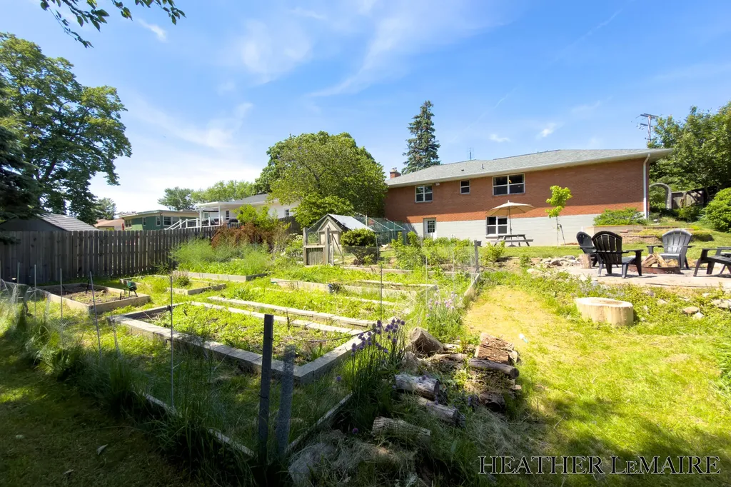 3706 Navaho Street SW Grandville City MI 49418