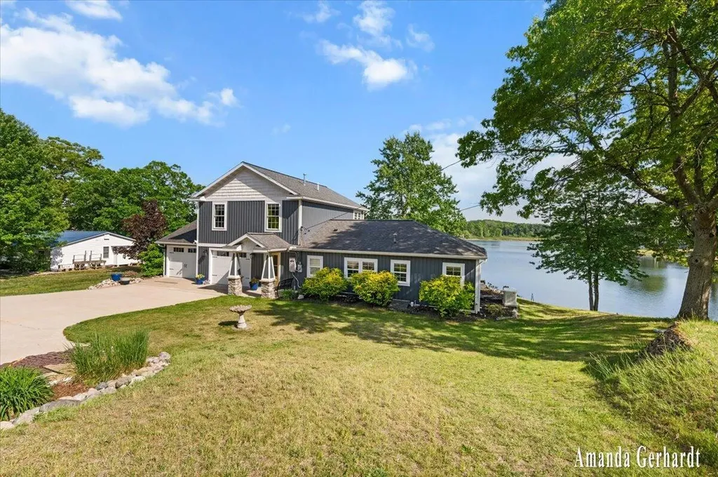 3691 Holiday Drive Montcalm Township MI 48838