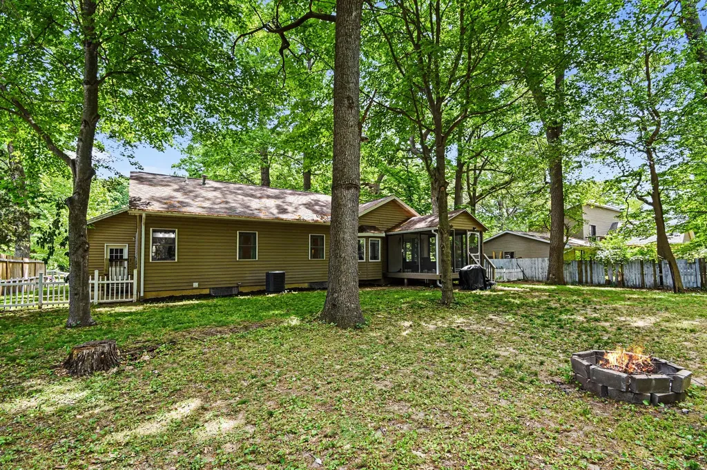 14275 Shiawassee Drive Grand Haven Charter Township MI 49417