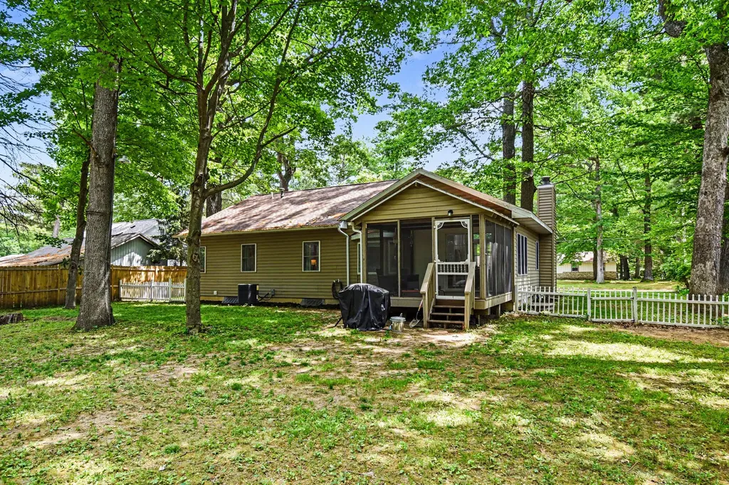 14275 Shiawassee Drive Grand Haven Charter Township MI 49417