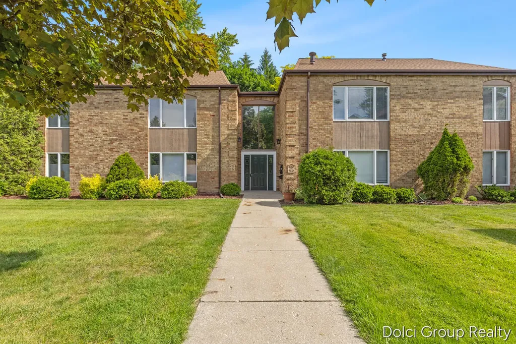 484 Barkwood Court NW Walker City MI 49534