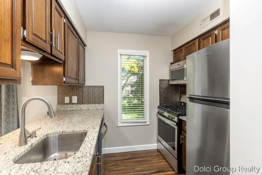 484 Barkwood Court NW Walker City MI 49534