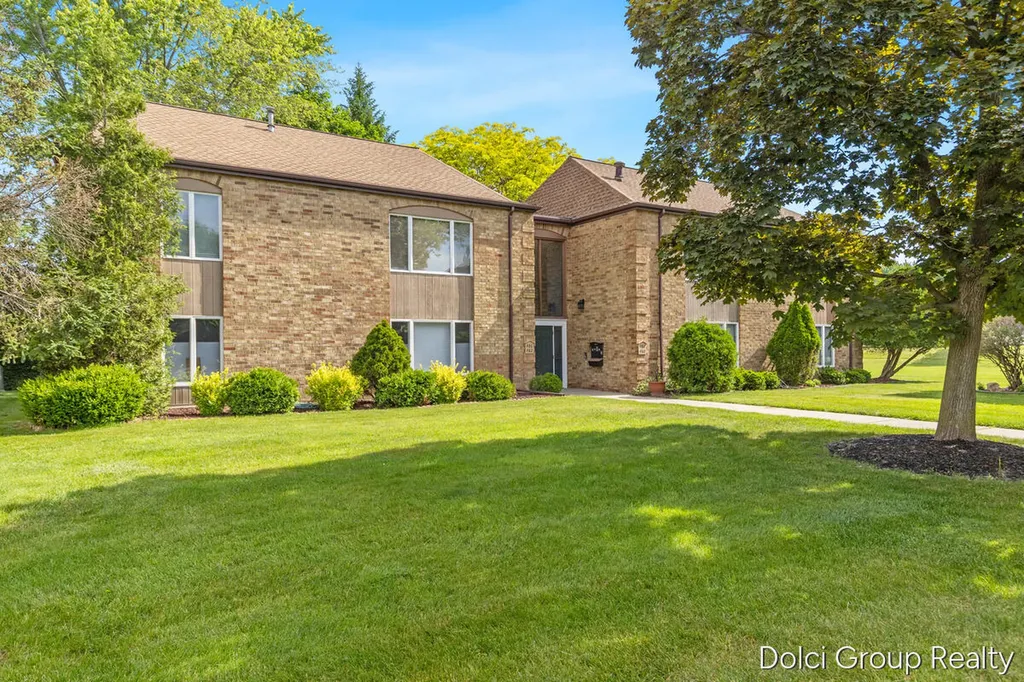 484 Barkwood Court NW Walker City MI 49534
