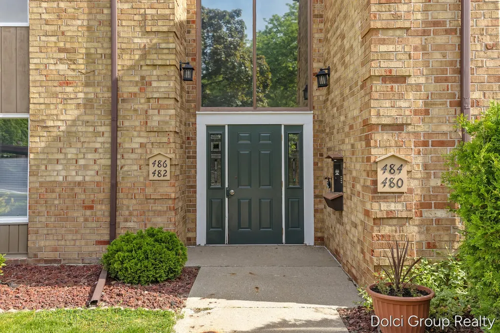 484 Barkwood Court NW Walker City MI 49534