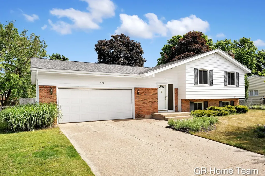 895 Bellewood Drive SE Kentwood City MI 49508