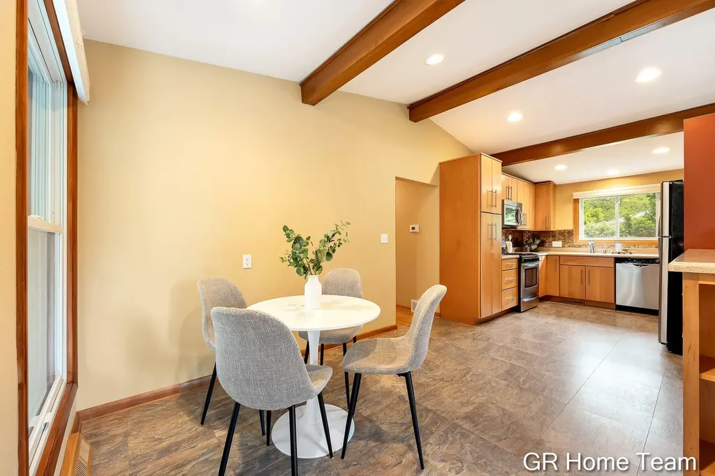 895 Bellewood Drive SE Kentwood City MI 49508