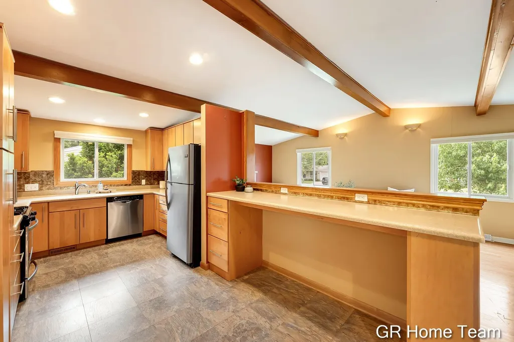 895 Bellewood Drive SE Kentwood City MI 49508
