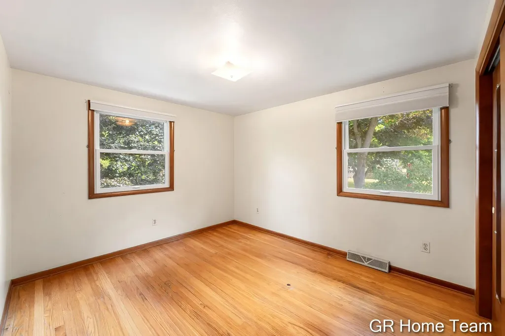 895 Bellewood Drive SE Kentwood City MI 49508