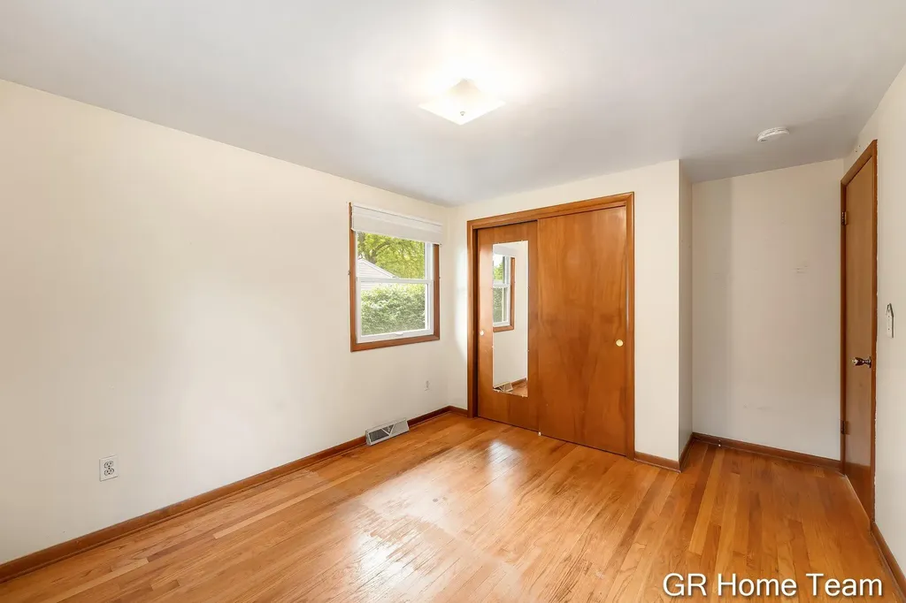 895 Bellewood Drive SE Kentwood City MI 49508
