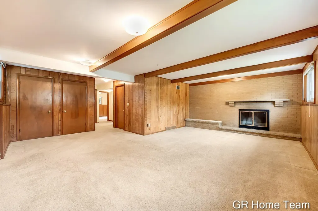 895 Bellewood Drive SE Kentwood City MI 49508