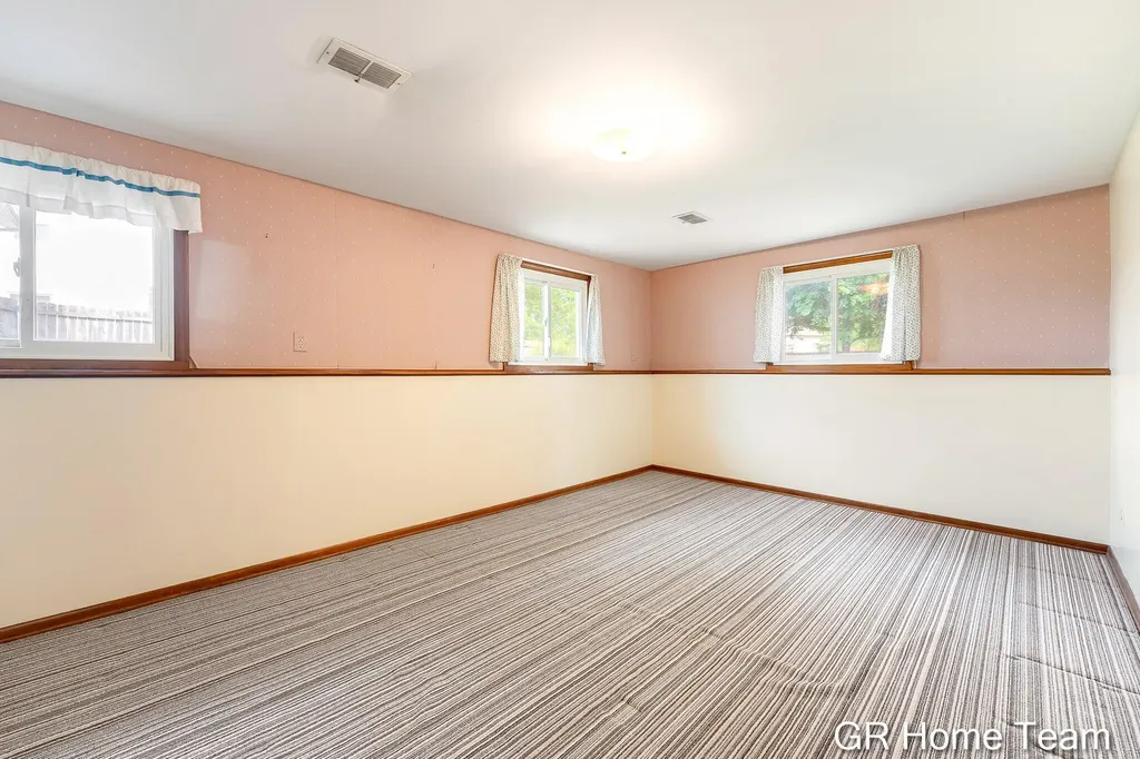 895 Bellewood Drive SE Kentwood City MI 49508