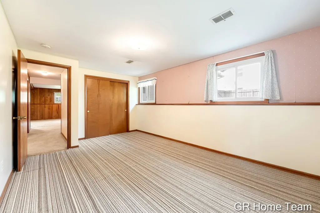 895 Bellewood Drive SE Kentwood City MI 49508