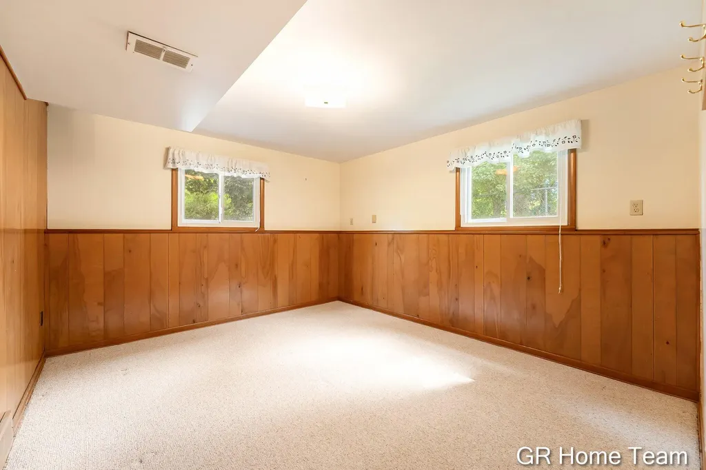 895 Bellewood Drive SE Kentwood City MI 49508