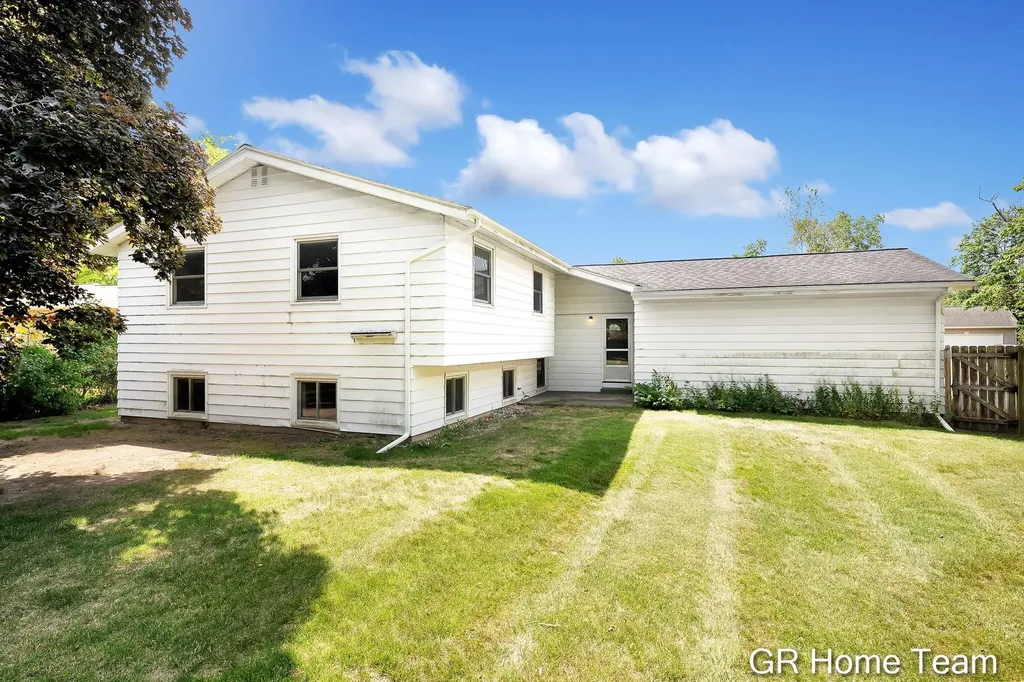 895 Bellewood Drive SE Kentwood City MI 49508