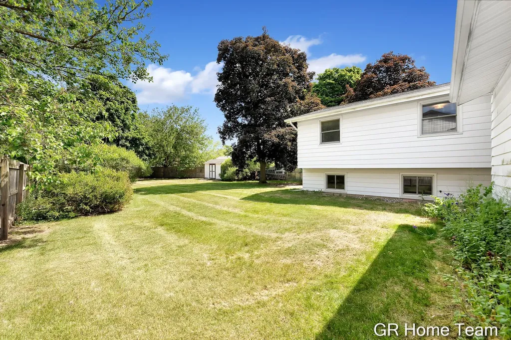 895 Bellewood Drive SE Kentwood City MI 49508