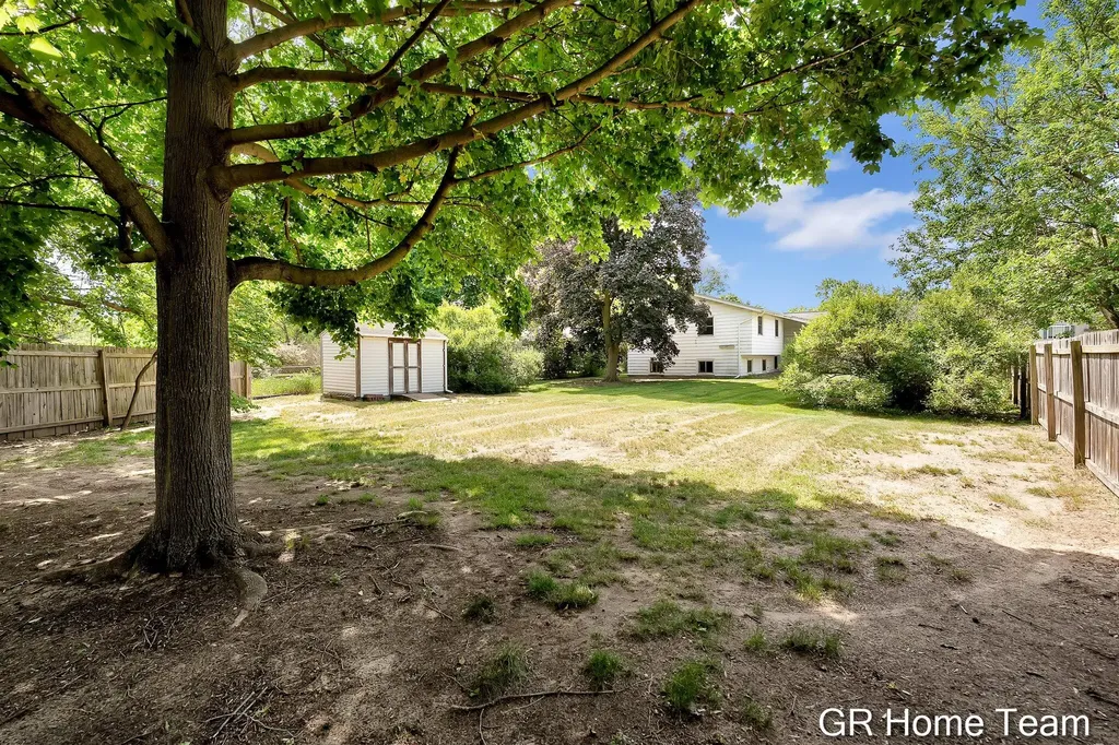 895 Bellewood Drive SE Kentwood City MI 49508