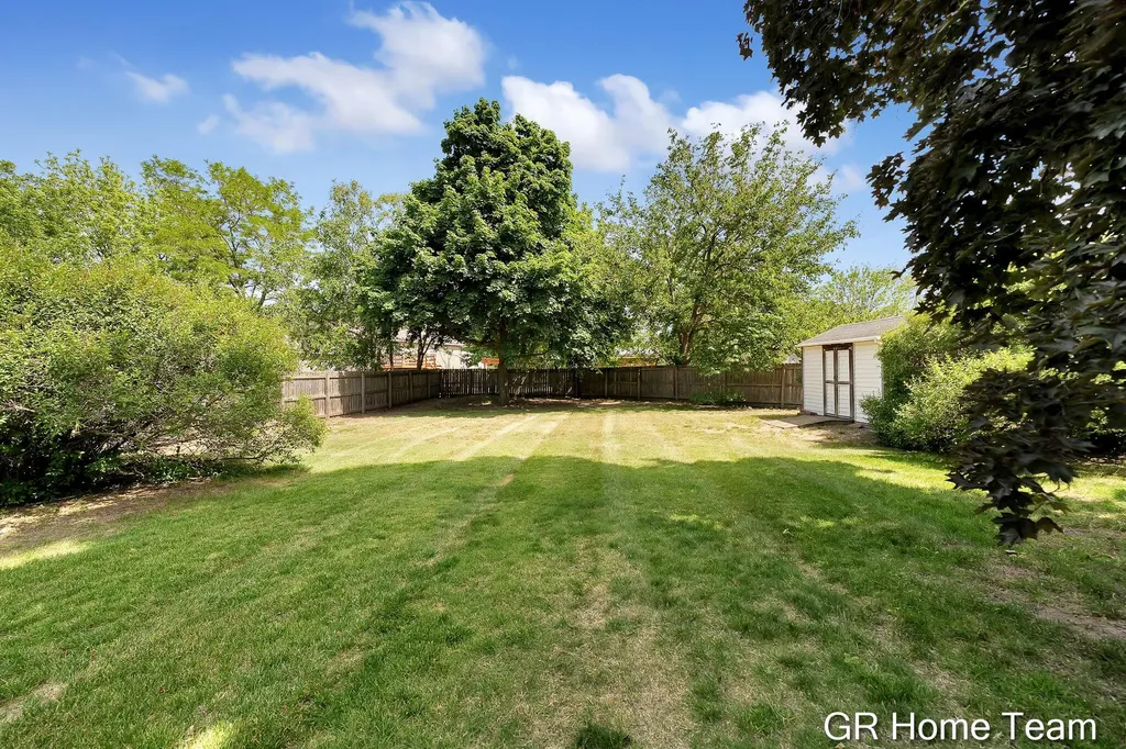 895 Bellewood Drive SE Kentwood City MI 49508
