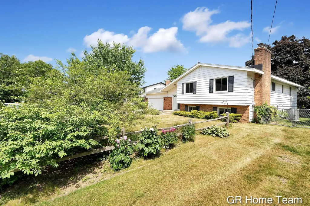 895 Bellewood Drive SE Kentwood City MI 49508
