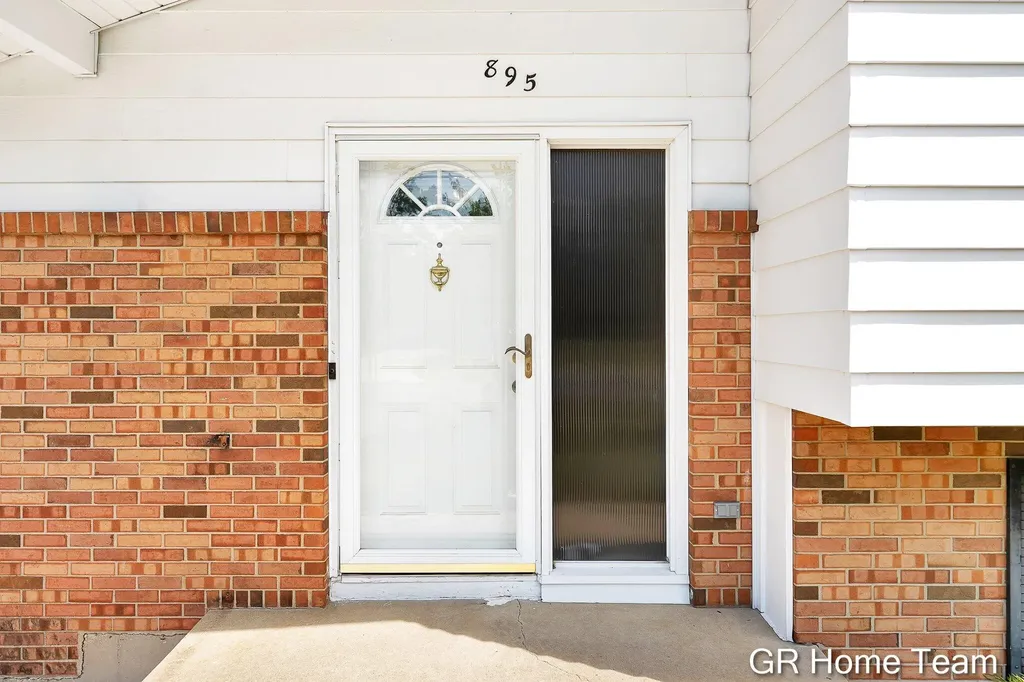 895 Bellewood Drive SE Kentwood City MI 49508