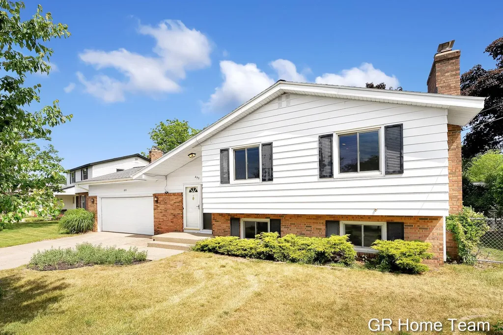 895 Bellewood Drive SE Kentwood City MI 49508