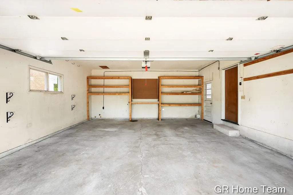 895 Bellewood Drive SE Kentwood City MI 49508