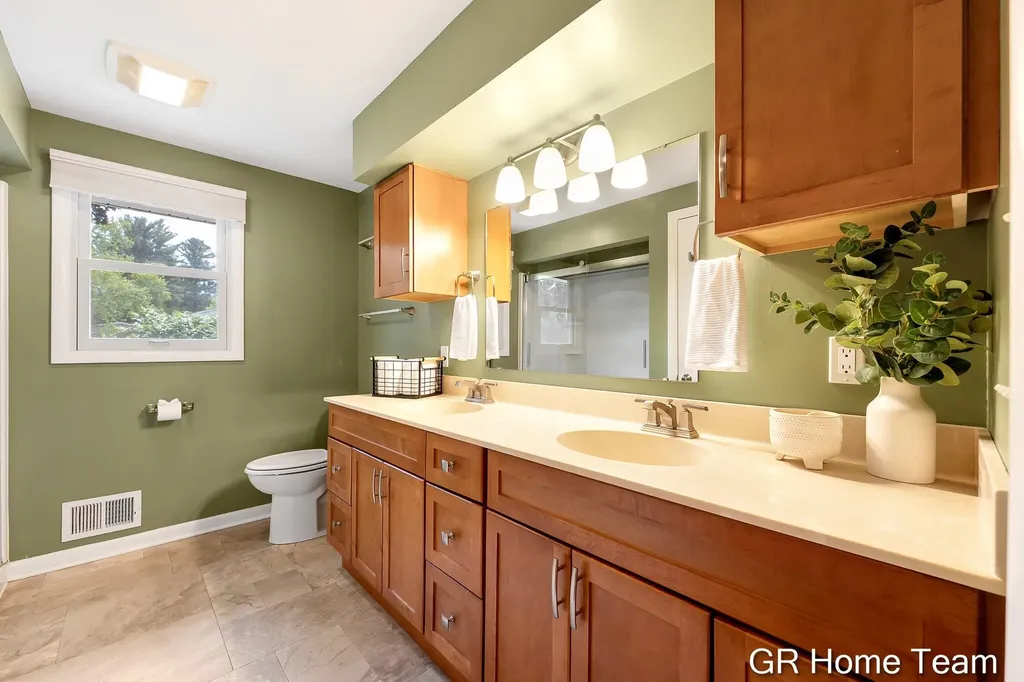 895 Bellewood Drive SE Kentwood City MI 49508