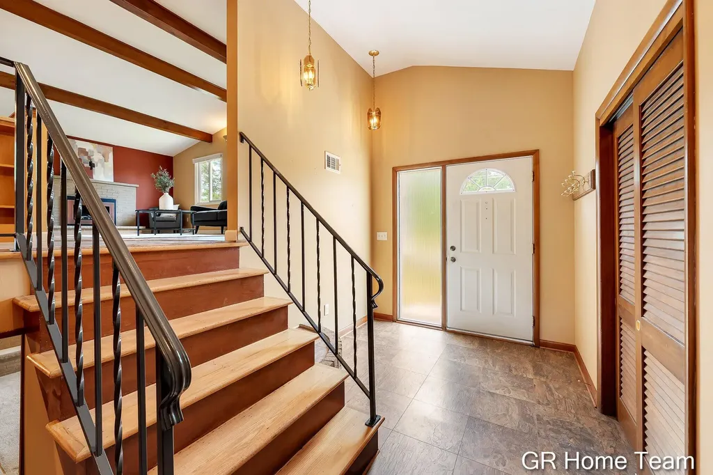 895 Bellewood Drive SE Kentwood City MI 49508
