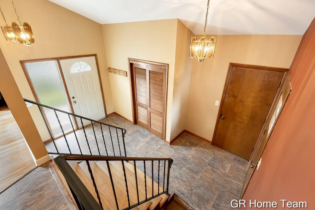 895 Bellewood Drive SE Kentwood City MI 49508