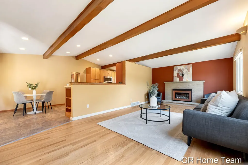 895 Bellewood Drive SE Kentwood City MI 49508