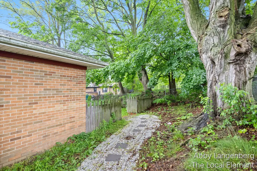 450 Newberg Avenue NW Grand Rapids City MI 49504