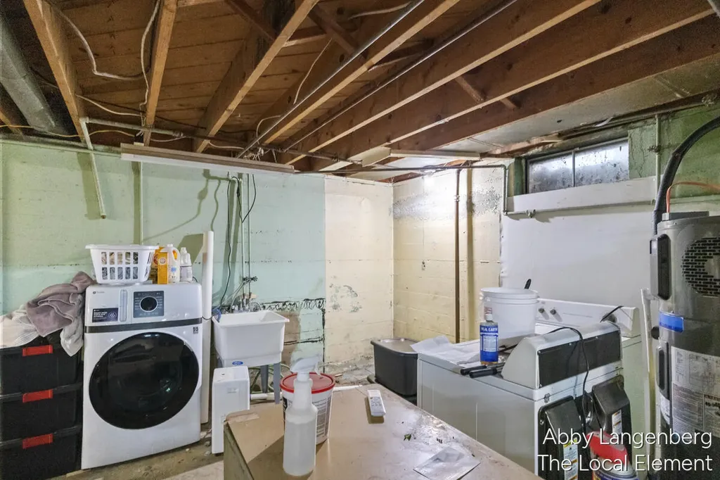 450 Newberg Avenue NW Grand Rapids City MI 49504