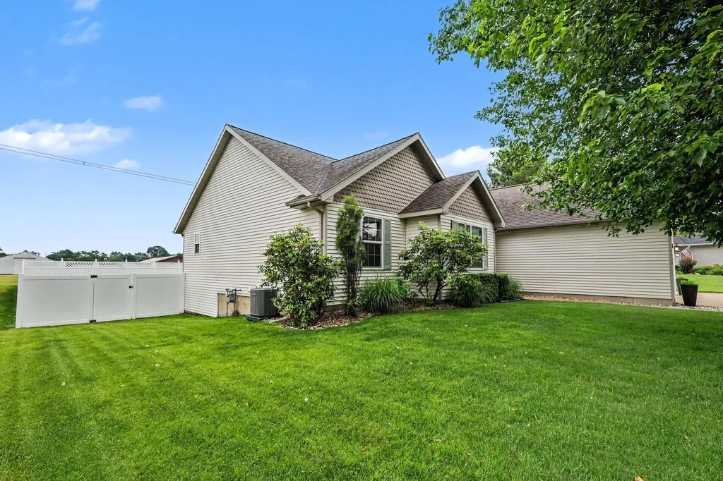 2632 Fairfield Drive Holland Charter Township MI 49464