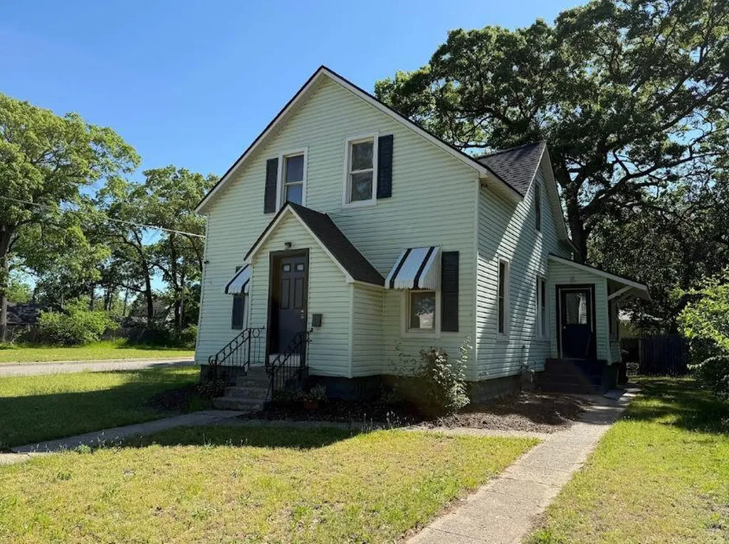 1872 Commerce Street Muskegon City MI 49441