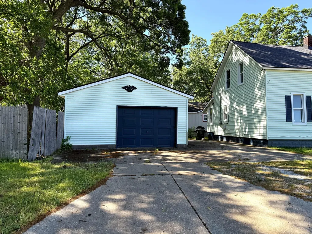 1872 Commerce Street Muskegon City MI 49441