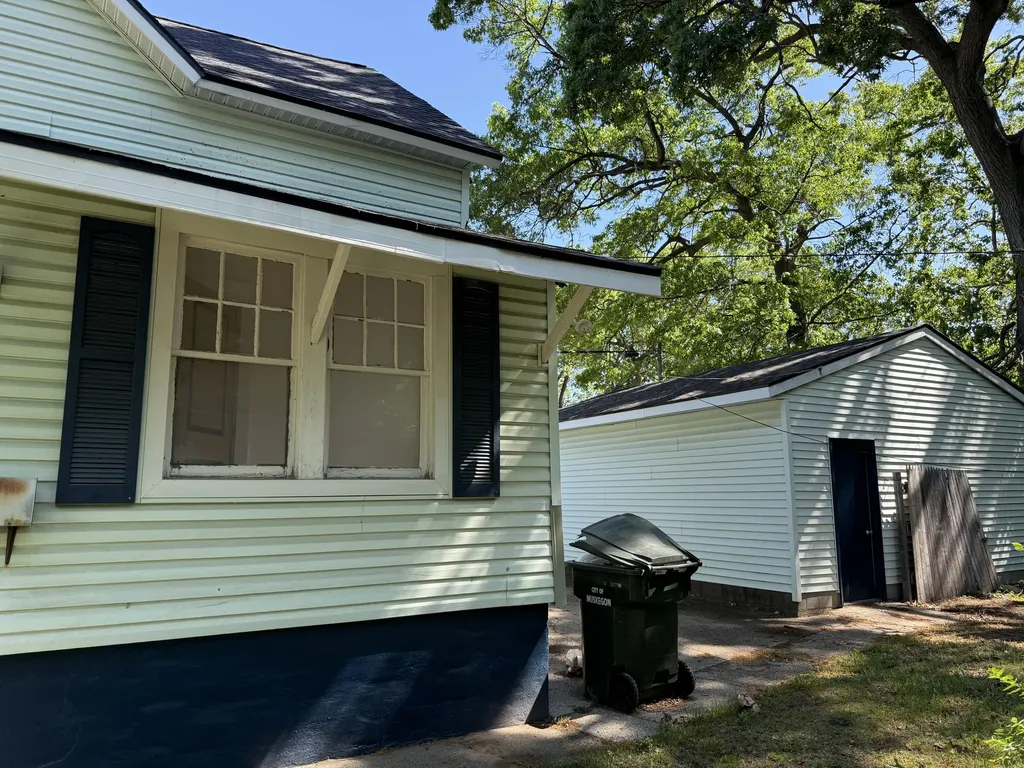1872 Commerce Street Muskegon City MI 49441
