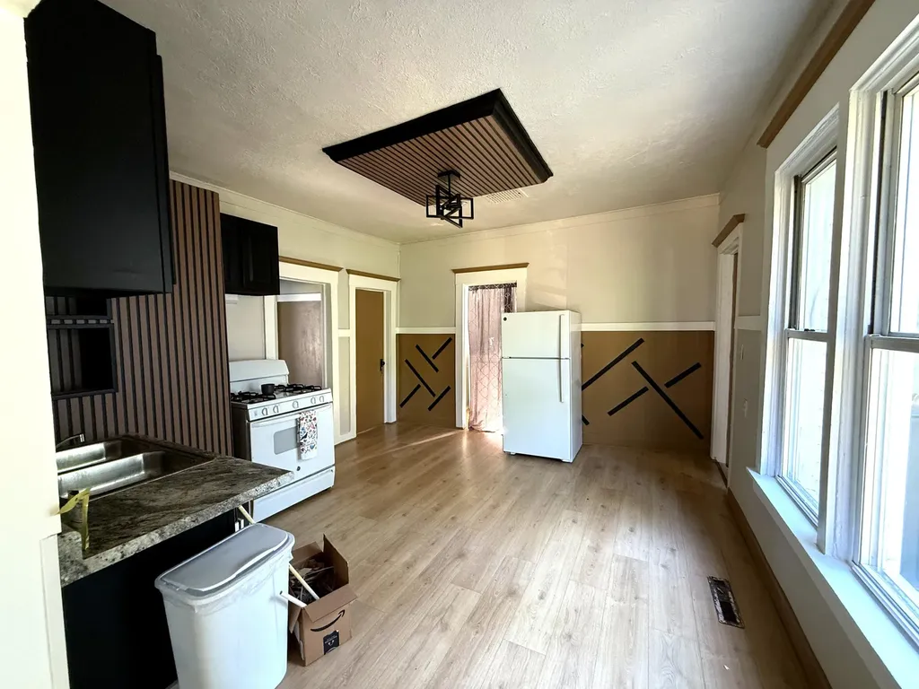 1872 Commerce Street Muskegon City MI 49441