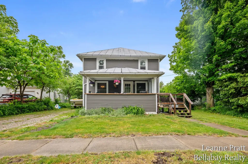 727 E Clinton Street Hastings City MI 49058