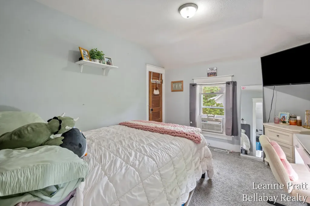 727 E Clinton Street Hastings City MI 49058