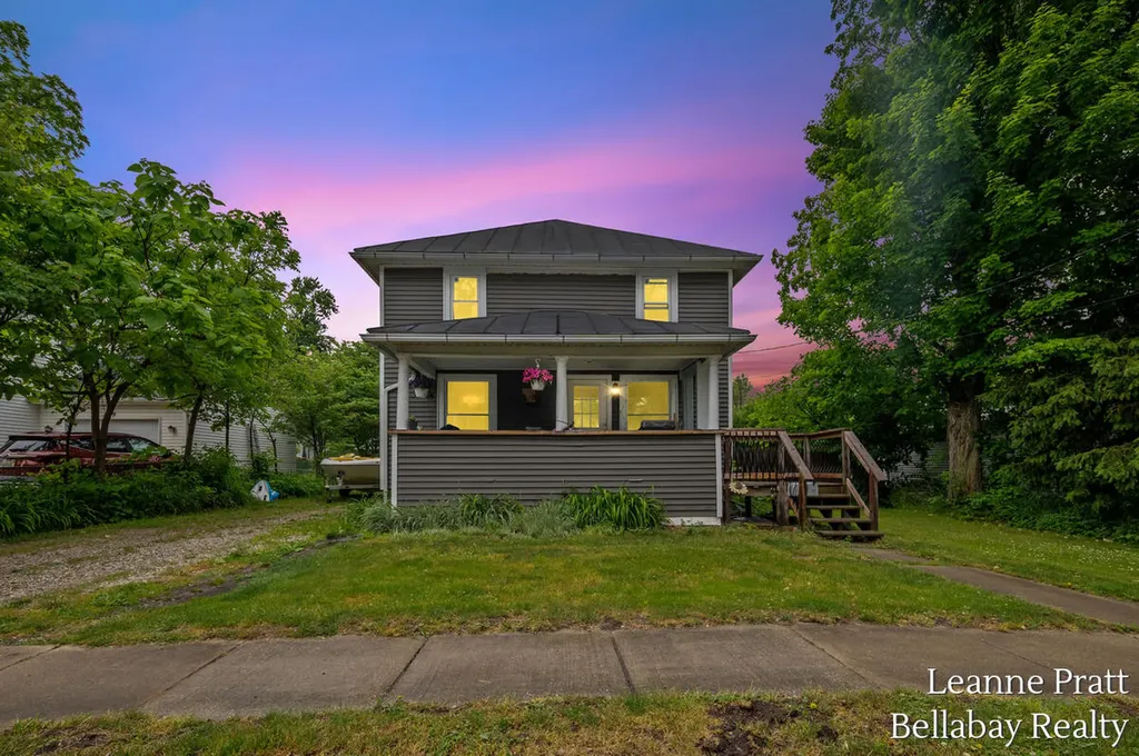 727 E Clinton Street Hastings City MI 49058