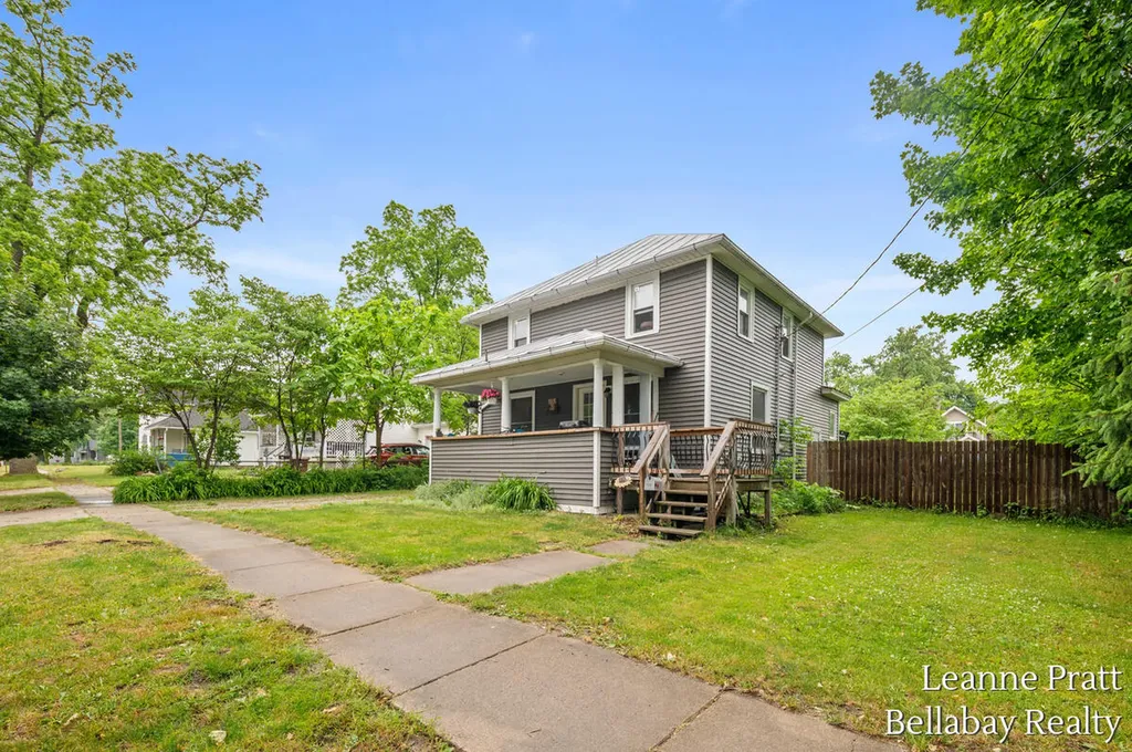 727 E Clinton Street Hastings City MI 49058