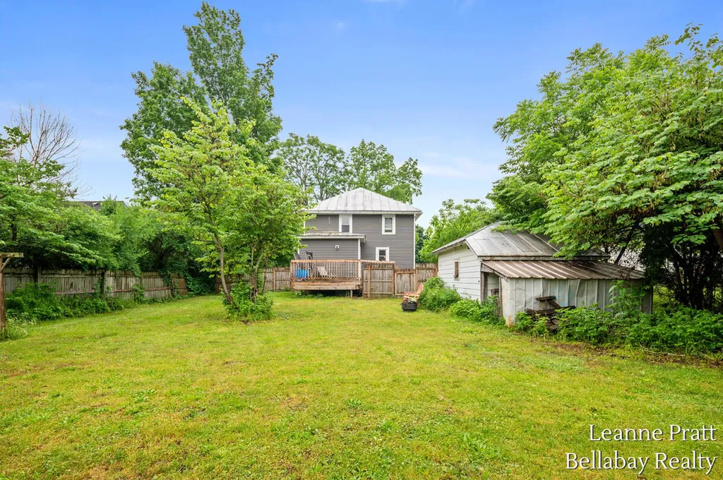 727 E Clinton Street Hastings City MI 49058