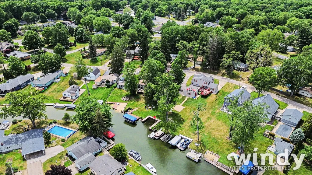 4936 Shoreview Drive Coloma Charter Township MI 49038