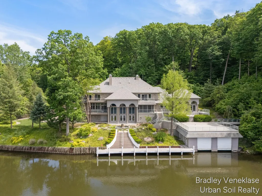 7635 Sandy Hollow Lane SE Cascade Charter Township MI 49302