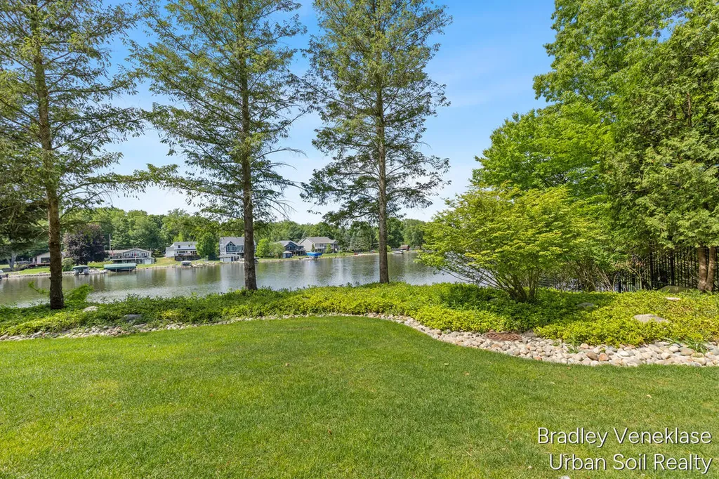 7635 Sandy Hollow Lane SE Cascade Charter Township MI 49302