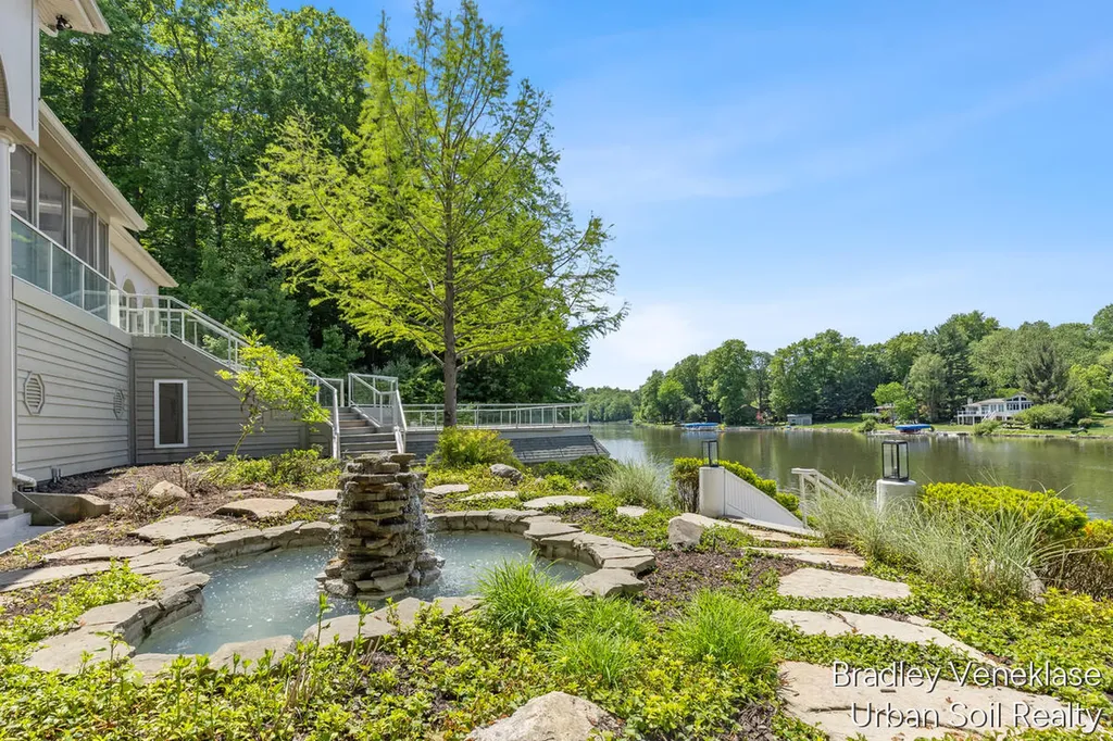 7635 Sandy Hollow Lane SE Cascade Charter Township MI 49302