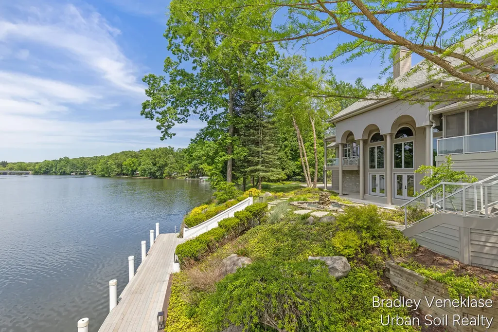 7635 Sandy Hollow Lane SE Cascade Charter Township MI 49302