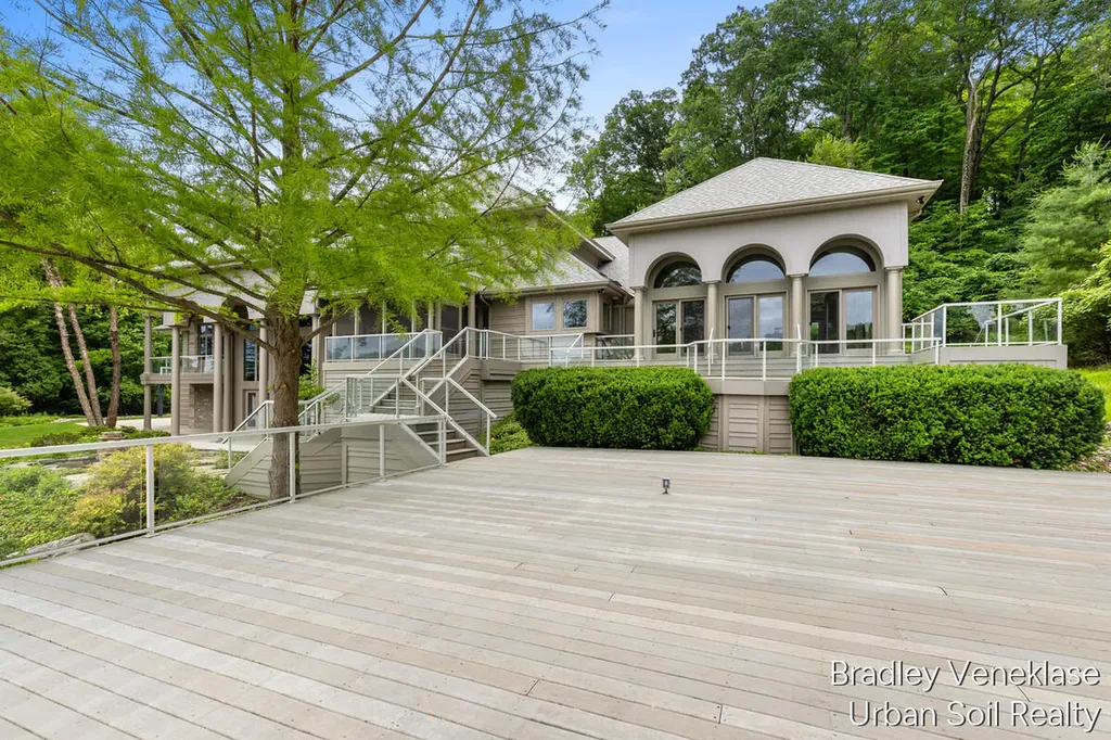 7635 Sandy Hollow Drive SE Cascade Charter Township MI 49302