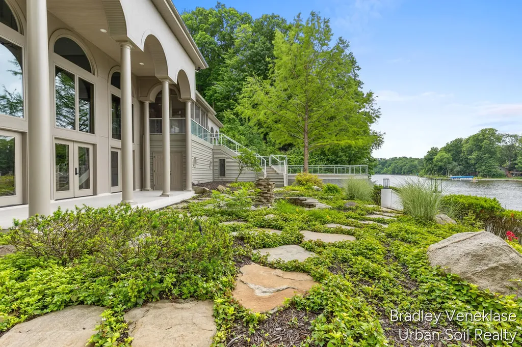 7635 Sandy Hollow Drive SE Cascade Charter Township MI 49302