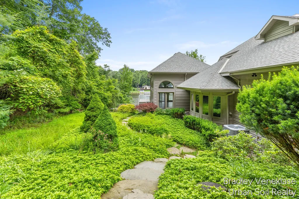 7635 Sandy Hollow Drive SE Cascade Charter Township MI 49302